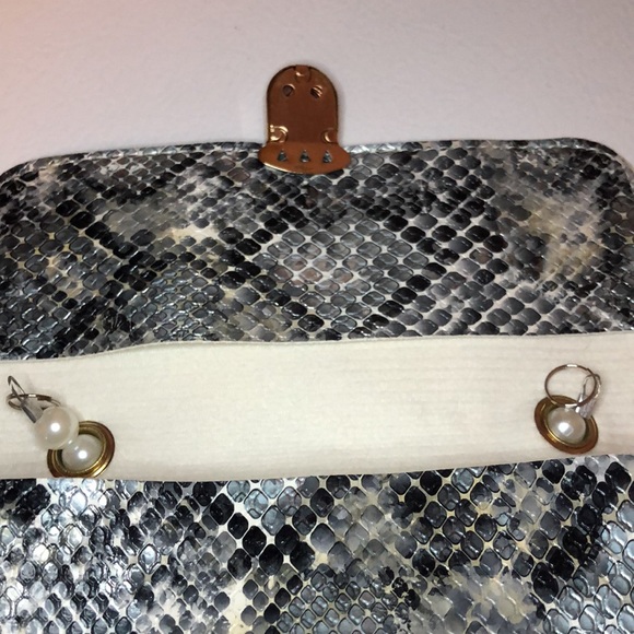BOGO Mini Snake Bag with Pearl Handle - Picture 6 of 7